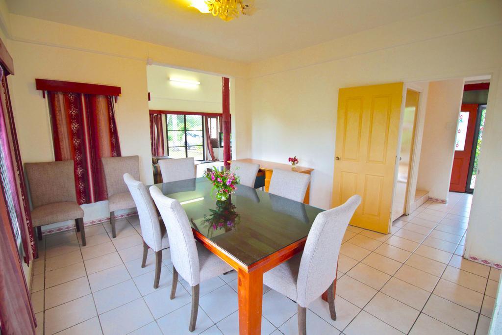 Tonga Holiday Villa นูคูอาโลฟา ภายนอก รูปภาพ