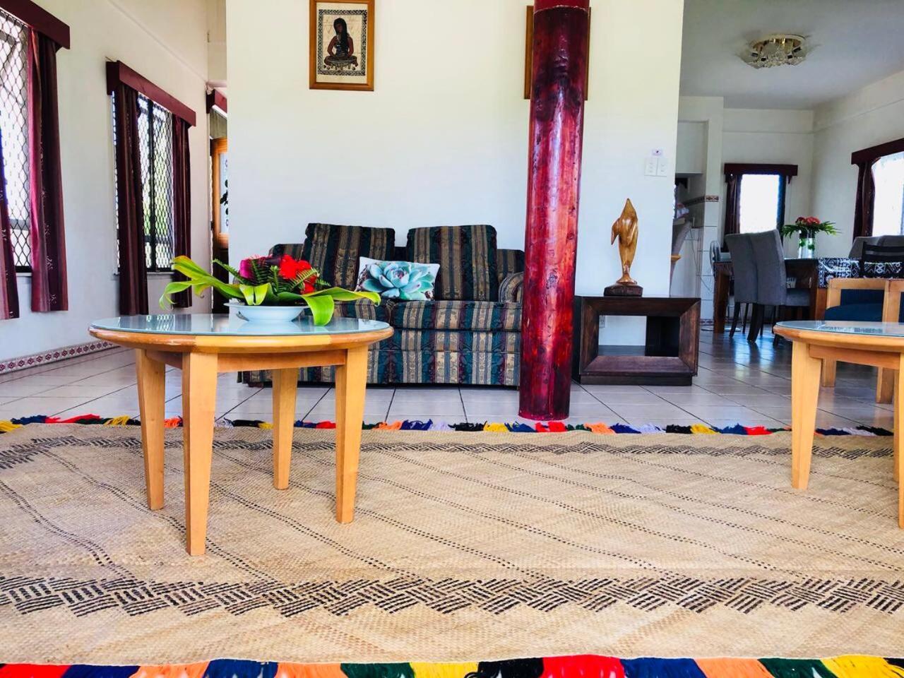 Tonga Holiday Villa นูคูอาโลฟา ภายนอก รูปภาพ