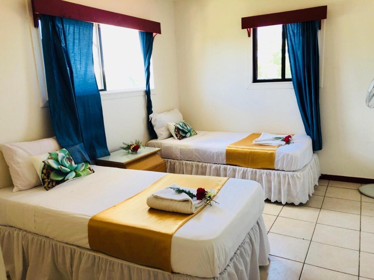 Tonga Holiday Villa นูคูอาโลฟา ภายนอก รูปภาพ