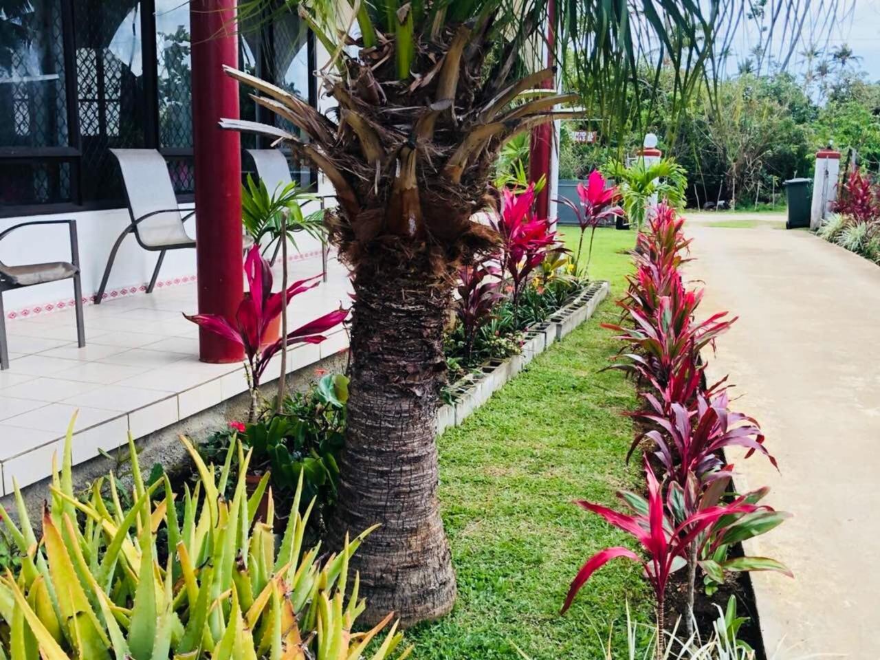 Tonga Holiday Villa นูคูอาโลฟา ภายนอก รูปภาพ