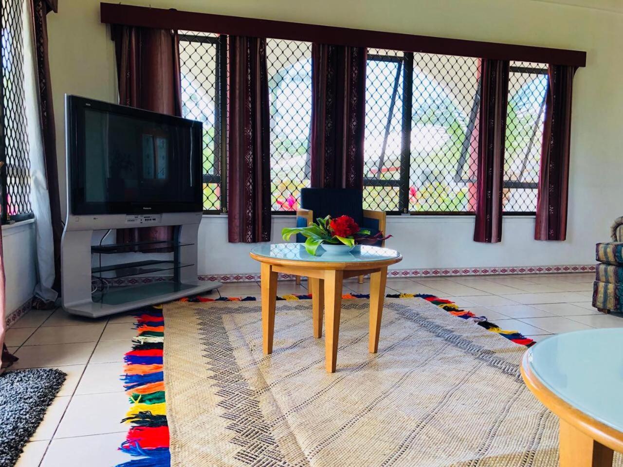 Tonga Holiday Villa นูคูอาโลฟา ภายนอก รูปภาพ