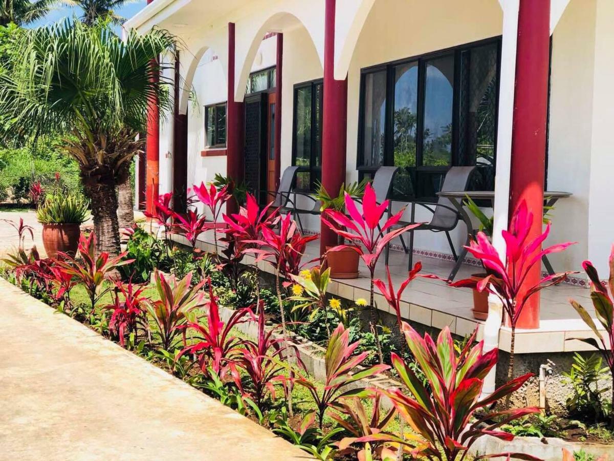 Tonga Holiday Villa นูคูอาโลฟา ภายนอก รูปภาพ