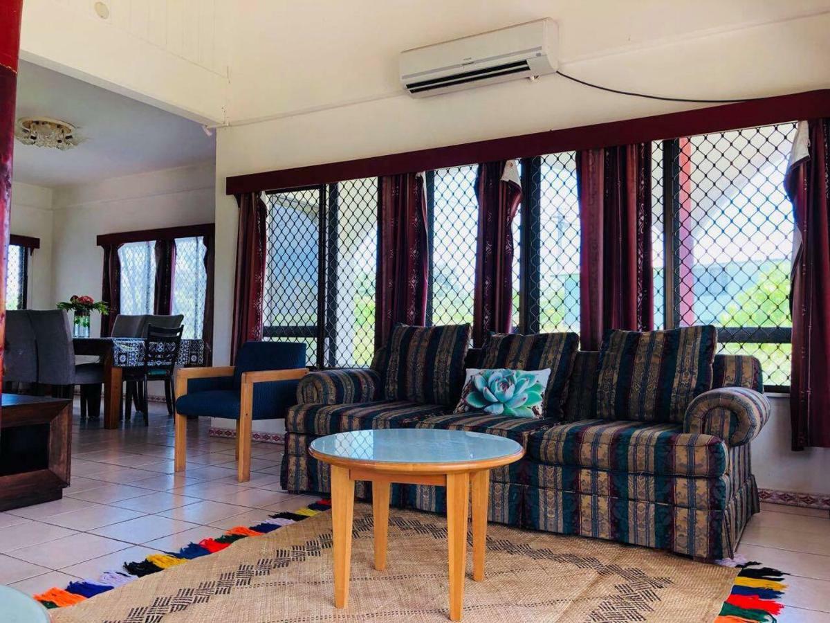 Tonga Holiday Villa นูคูอาโลฟา ภายนอก รูปภาพ