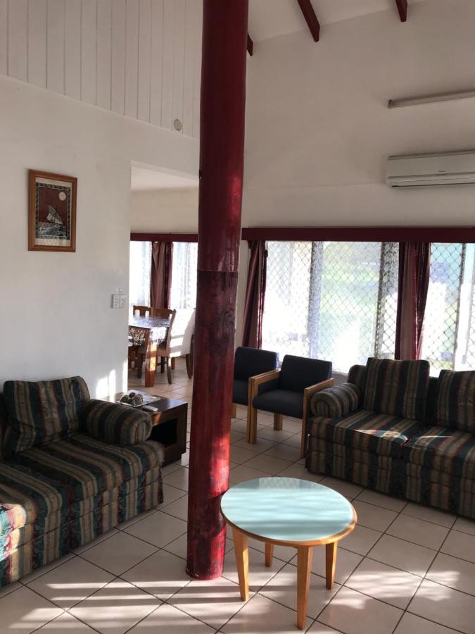 Tonga Holiday Villa นูคูอาโลฟา ภายนอก รูปภาพ